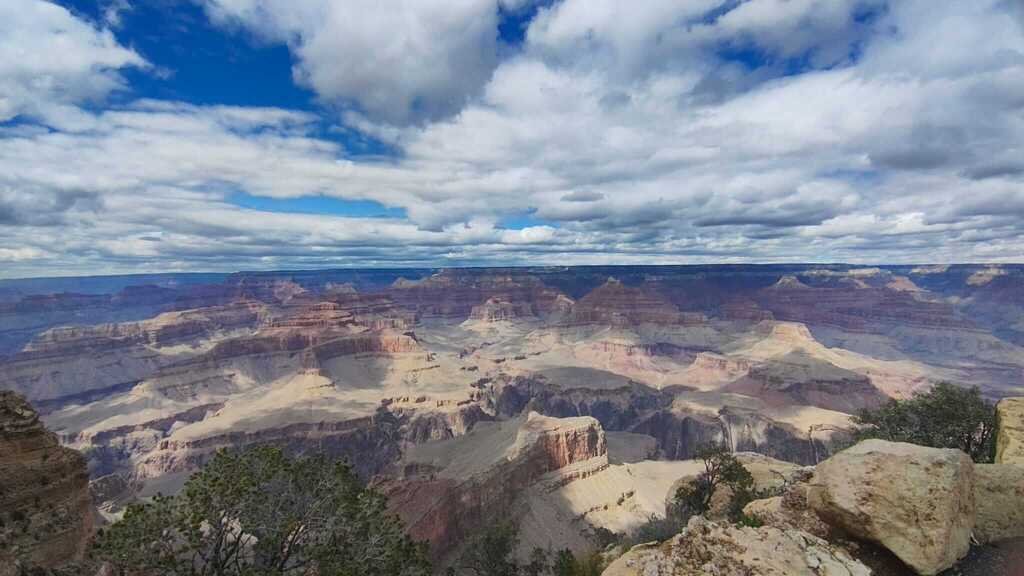 Impresionantes vistas panorámicas del Parque Nacional del Gran Cañón del Colorado durante un viaje por la Costa Oeste de Estados Unidos.