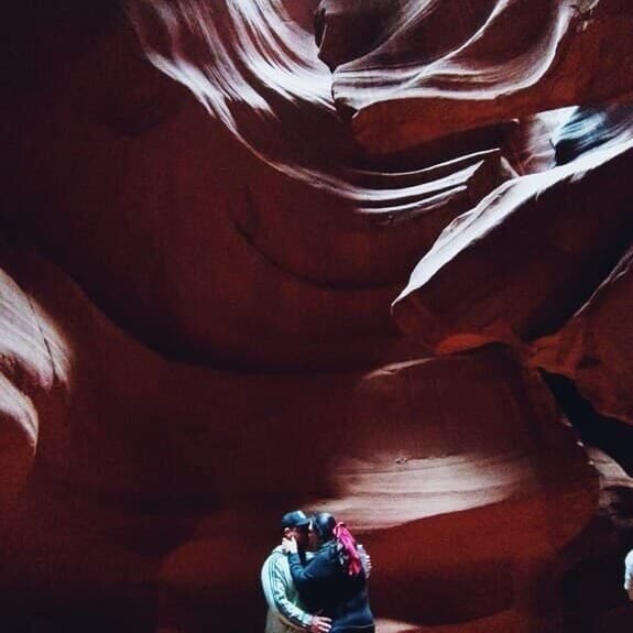 Los increíbles haces de luz y formaciones de roca en Antelope Canyon dentro de la ruta por la Costa Oeste de EEUU