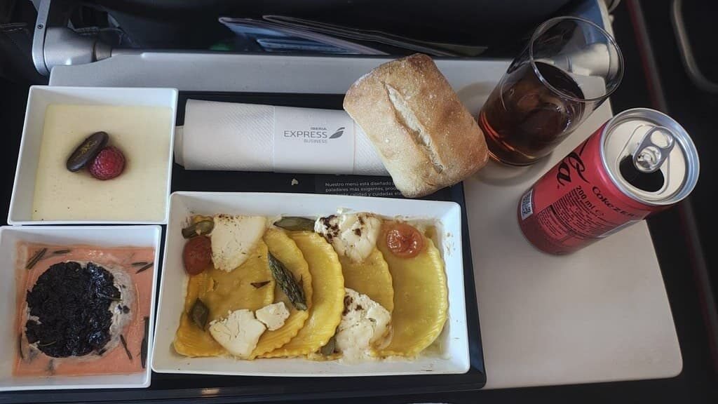 Detalle de la comida en clase Business de Iberia antes de empezar la ruta por la Costa Oeste de EEUU