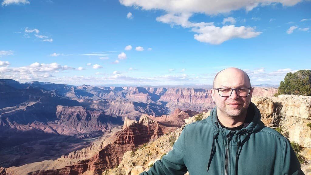 Impresionantes vistas de los acantilados del Gran Cañón del Colorado en la ruta por la Costa Oeste de EEUU